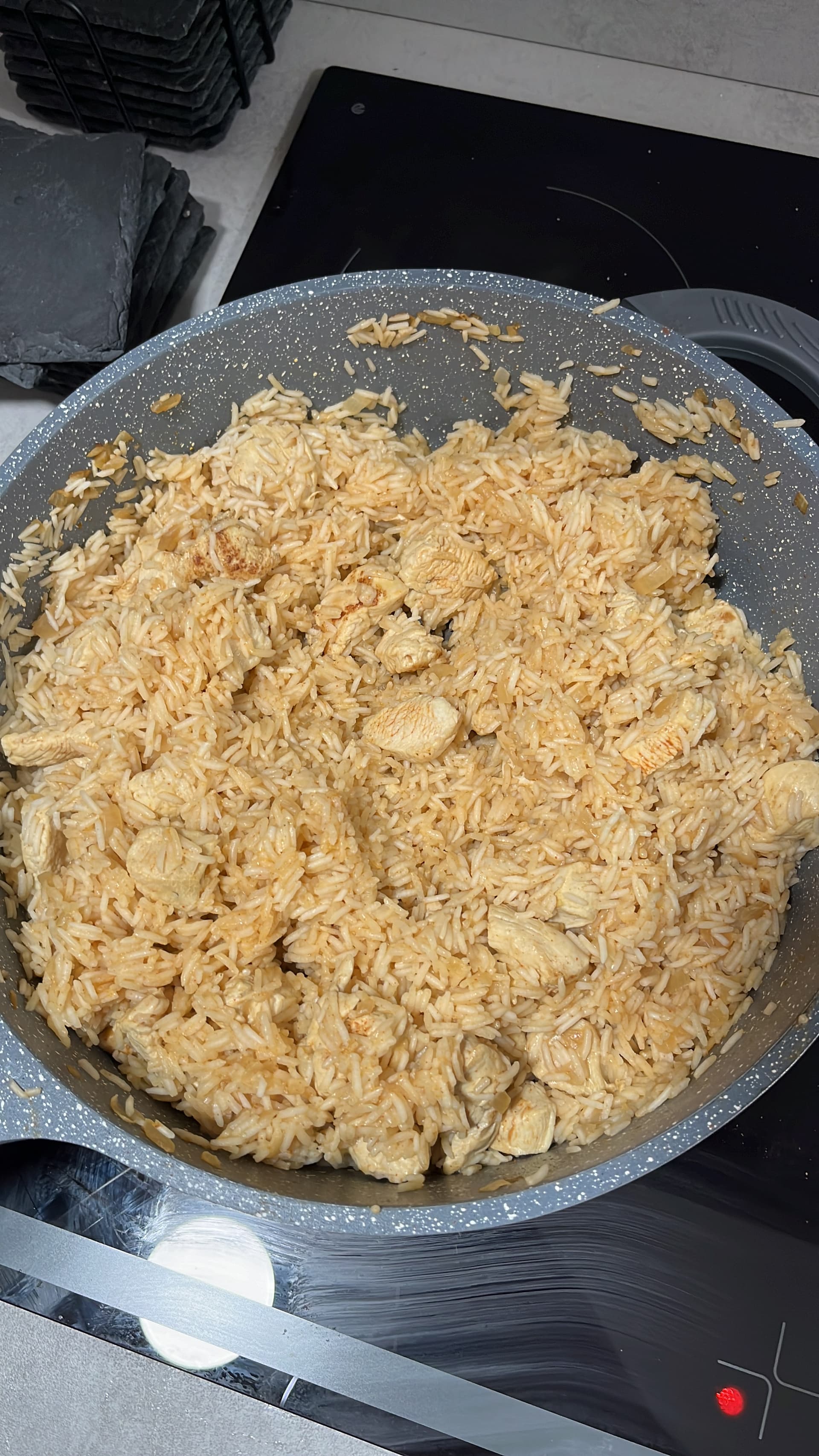 reisfleisch in pfanne