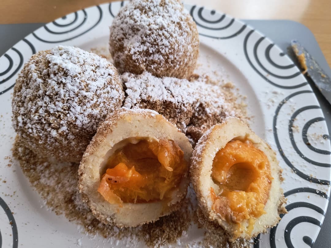 Marillenknödel mit Topfenteig